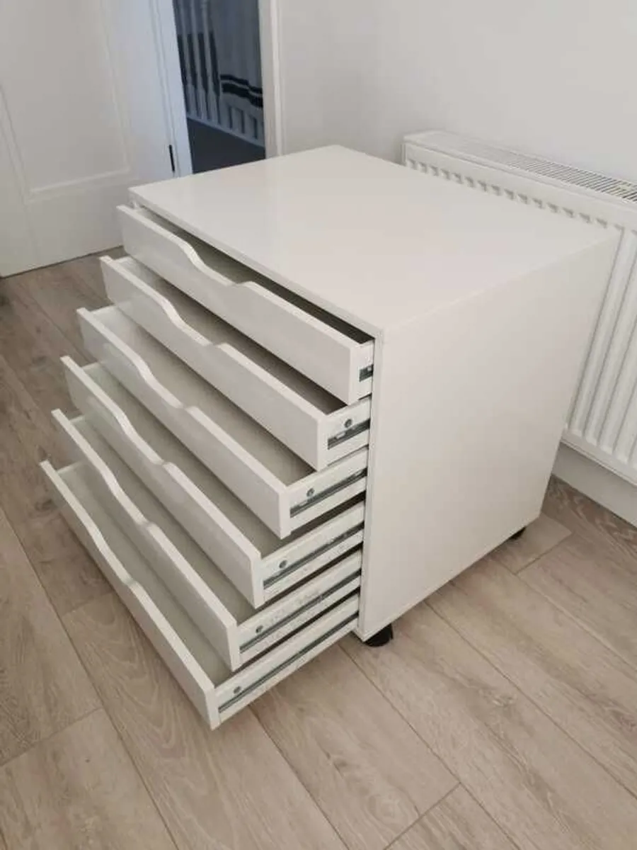 2 Chest of Drawers: 6 Drawer IKDEA Unit on wheels - Image 1