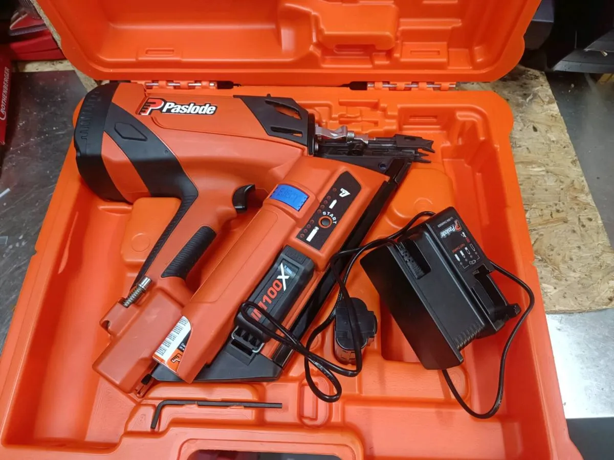 Paslode im100x first fix gun. Brand new