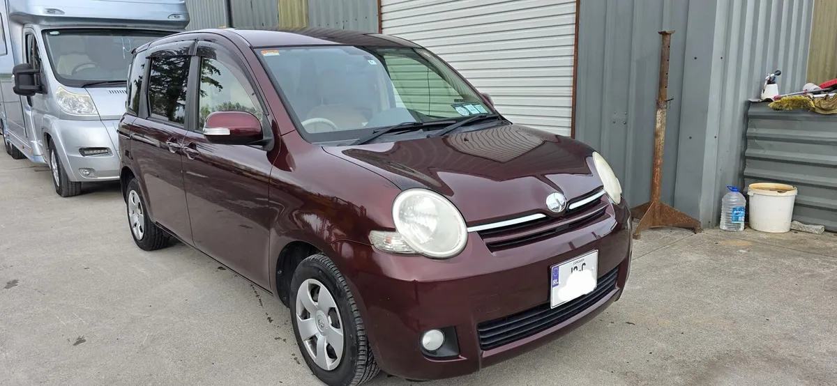 12 TOYOTA SIENTA 7 SEATER - Image 1