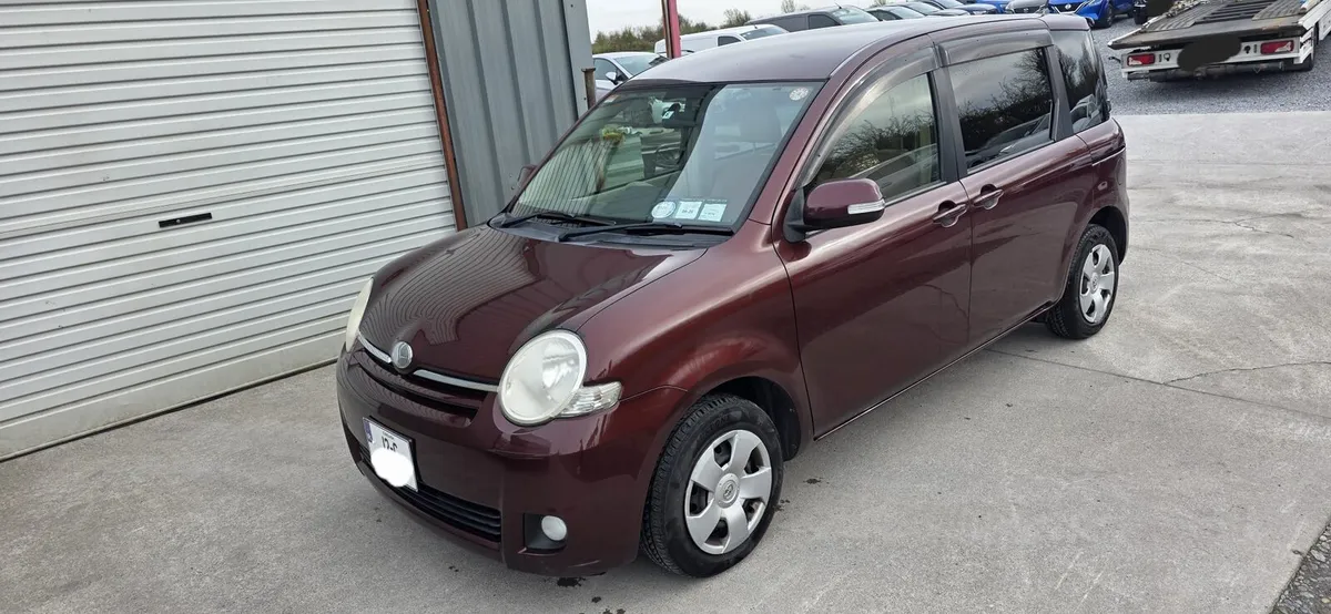 12 TOYOTA SIENTA 7 SEATER - Image 2