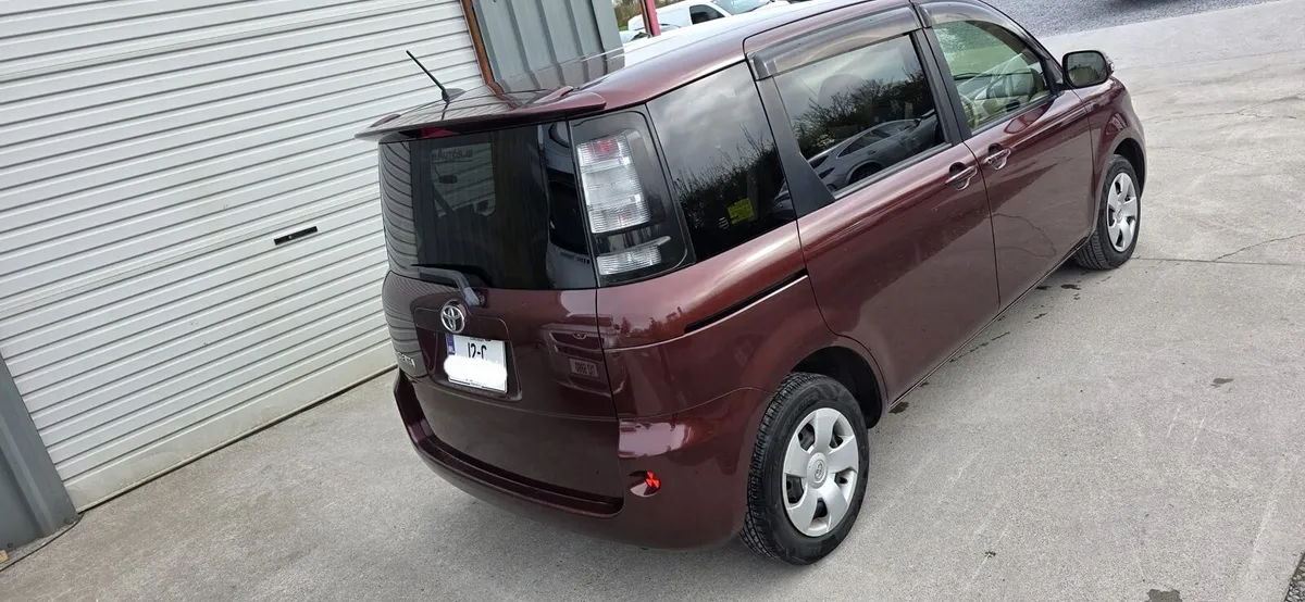 12 TOYOTA SIENTA 7 SEATER - Image 4