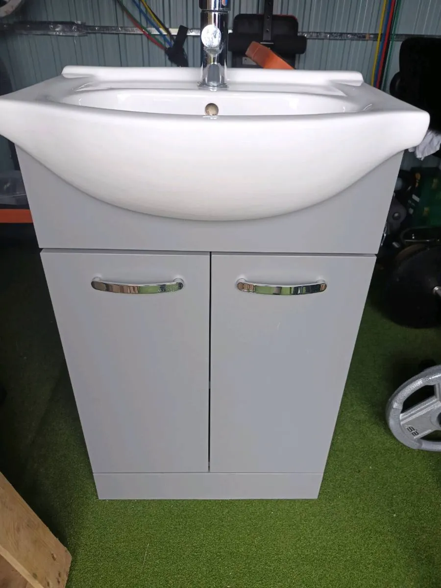 Bathroom vanity unit with mixer tap - Image 1