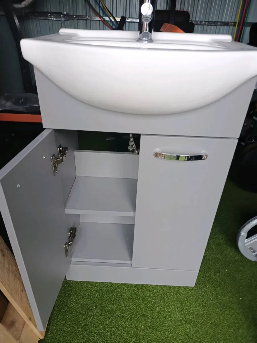 Bathroom vanity unit with mixer tap - Image 2