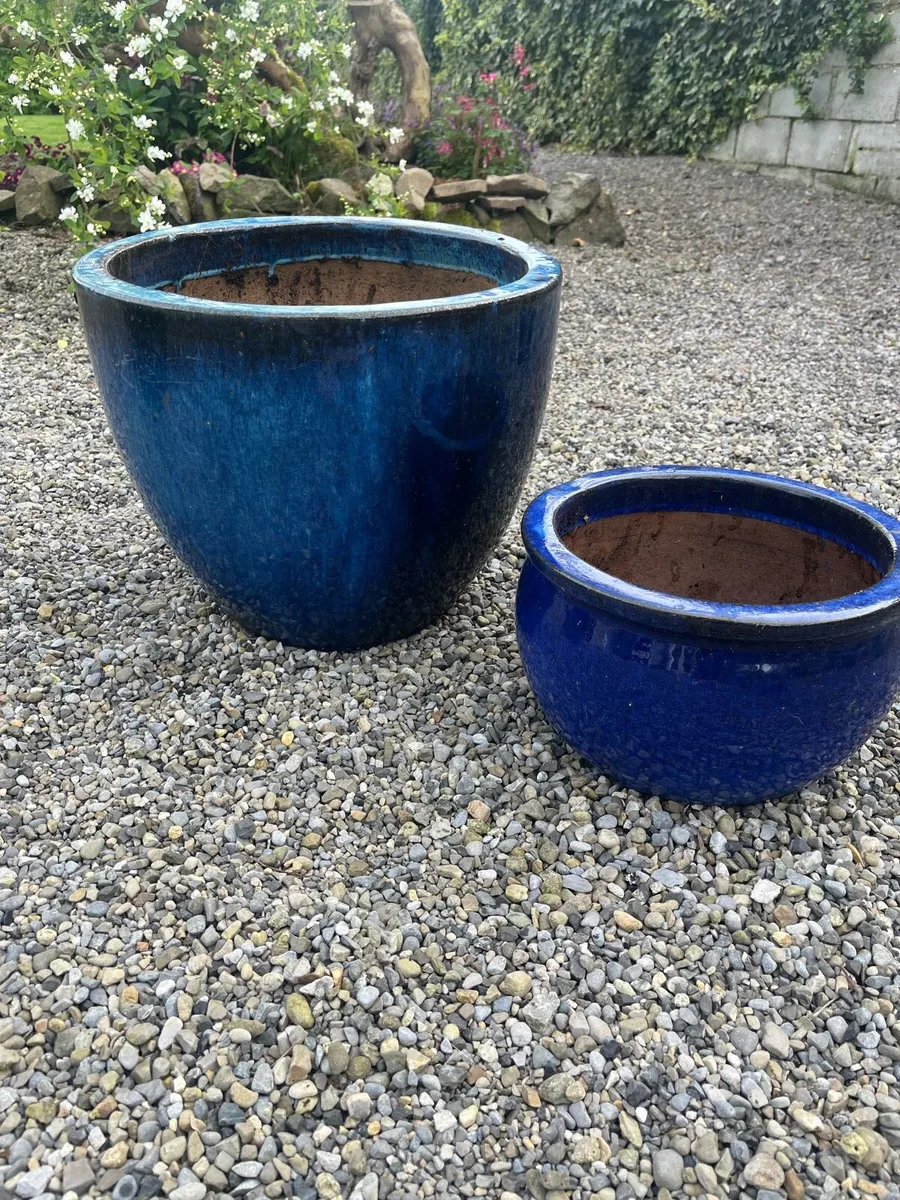 Set of two blue ceramic pots