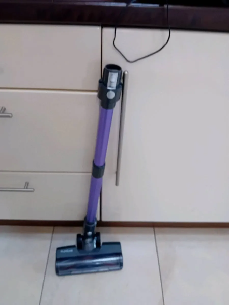 UPWRIGHT SLIM VACUM CLEANER RECHARGABLE - Image 1