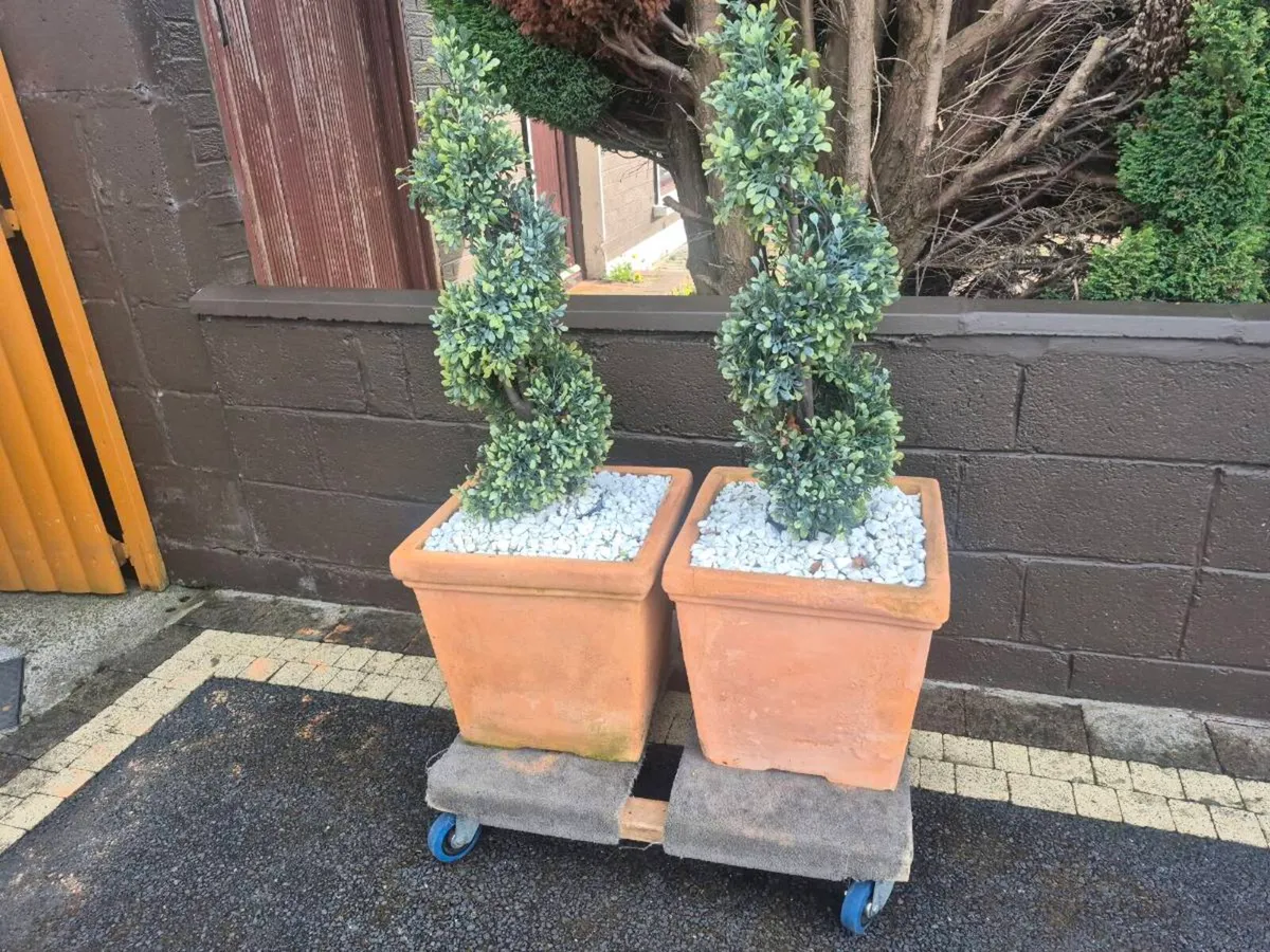 2 large pots with fake trees - Image 1