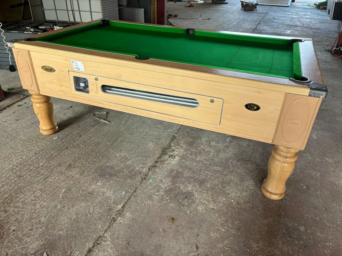 Pool table - Image 1