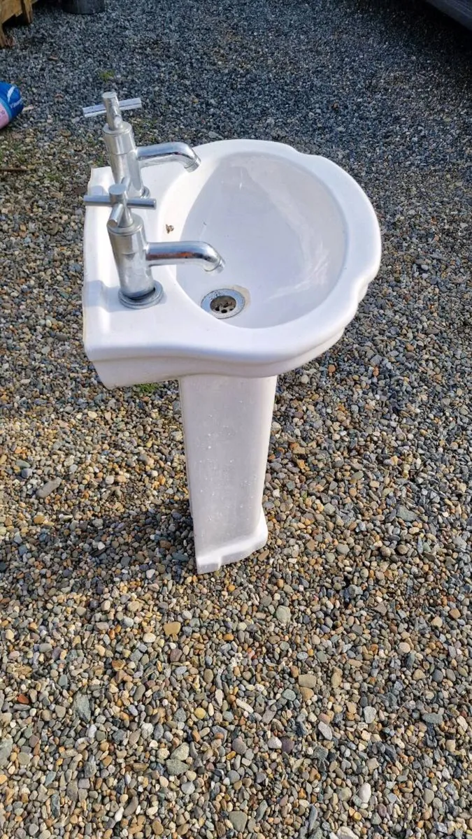 Bathroom sink - Image 2