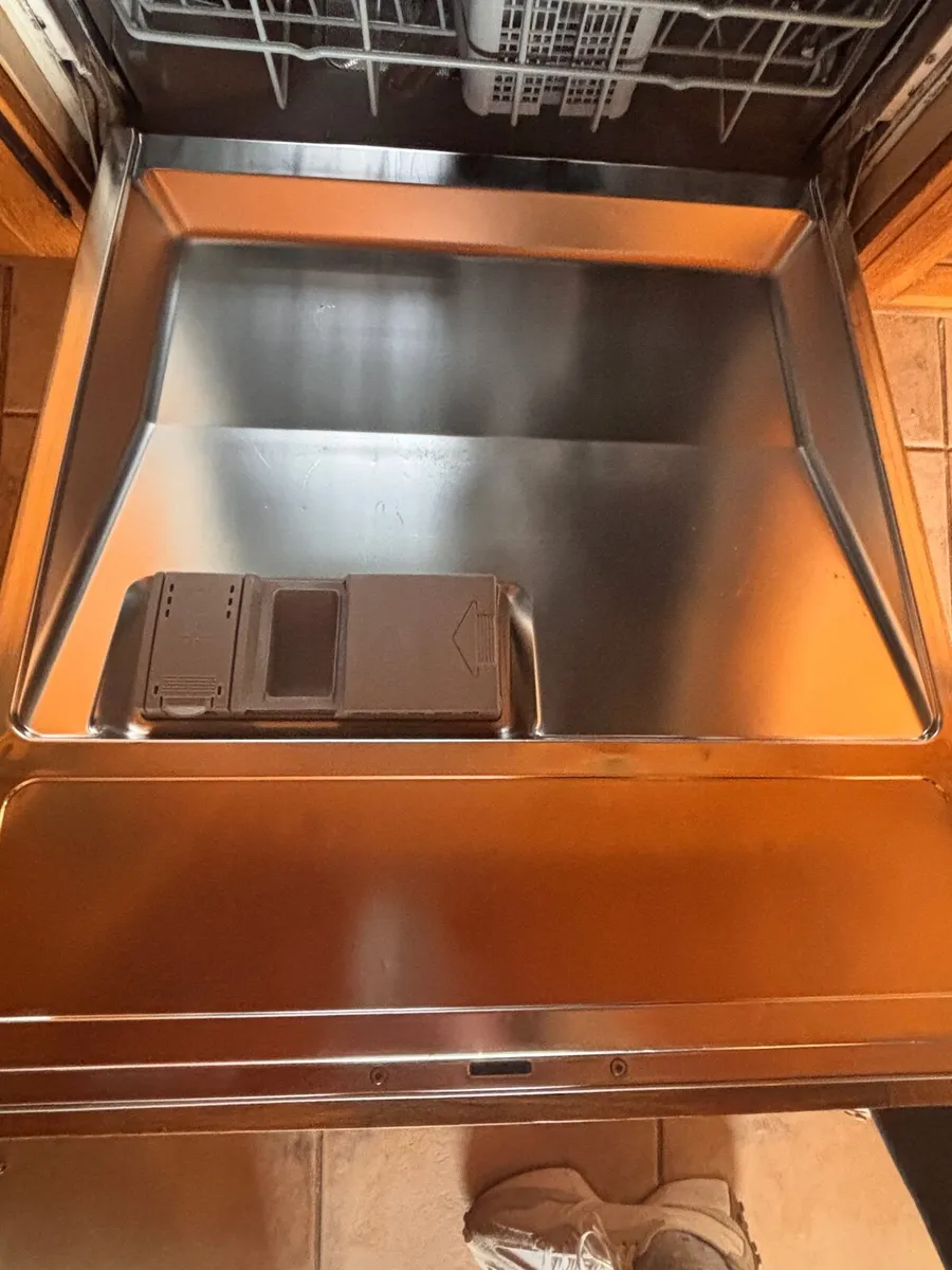 Dishwasher - Image 2