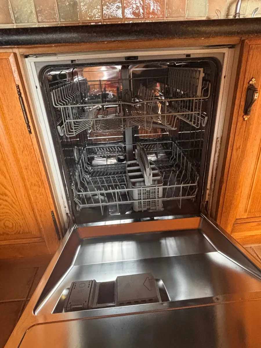 Dishwasher - Image 1