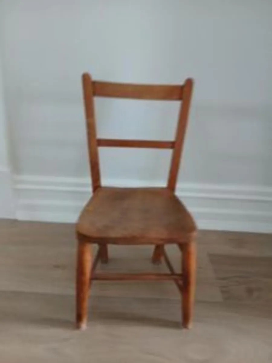 CHILDS WOODEN SCHOOL CHAIR - Image 1
