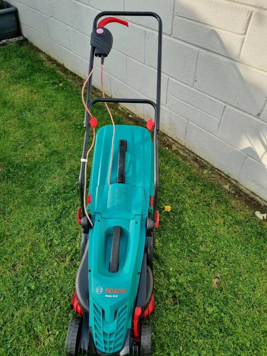 Bosch Rotak 34R Electric Lawnmower - Image 2