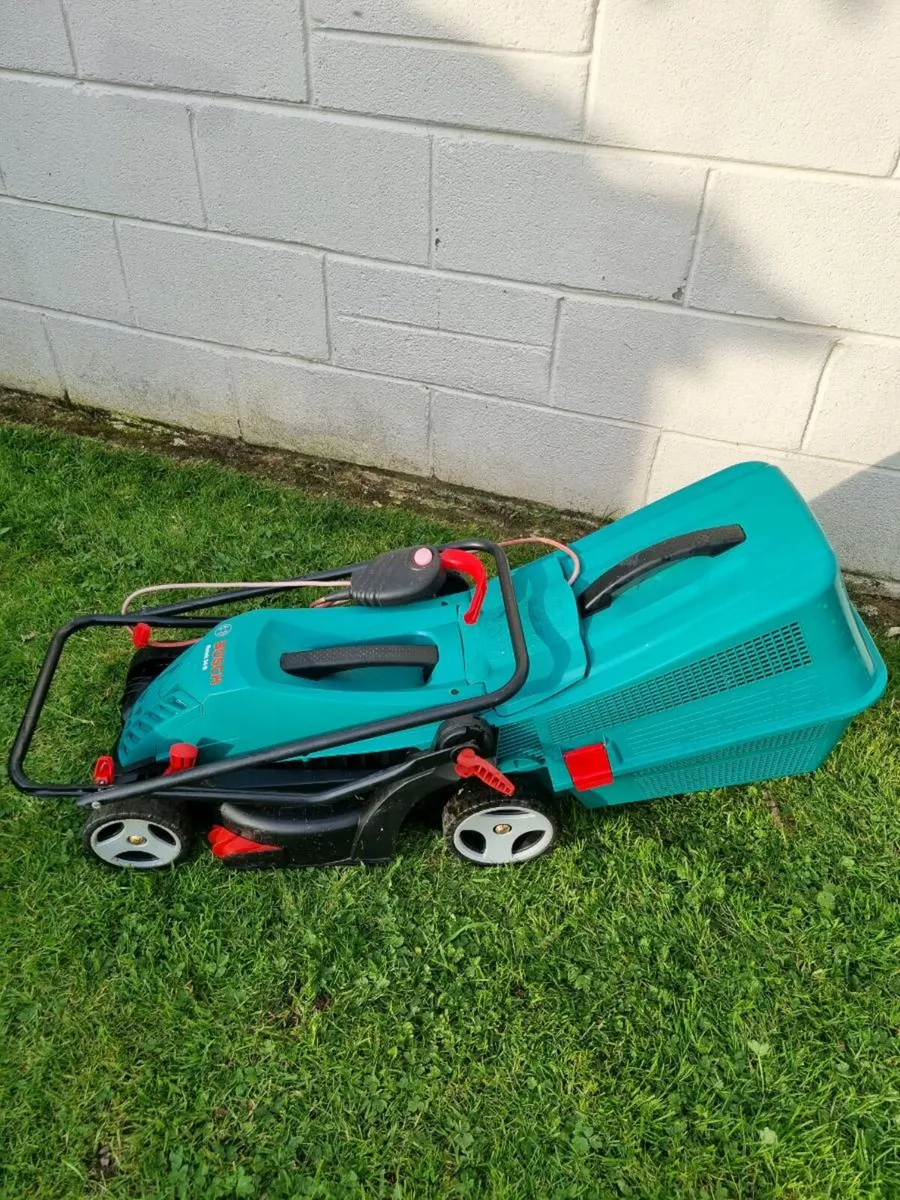 Bosch Rotak 34R Electric Lawnmower - Image 4