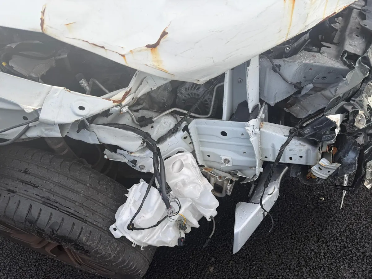 2018 MITSUBISHI OUTLANDER 7 seater Automatic - Image 3