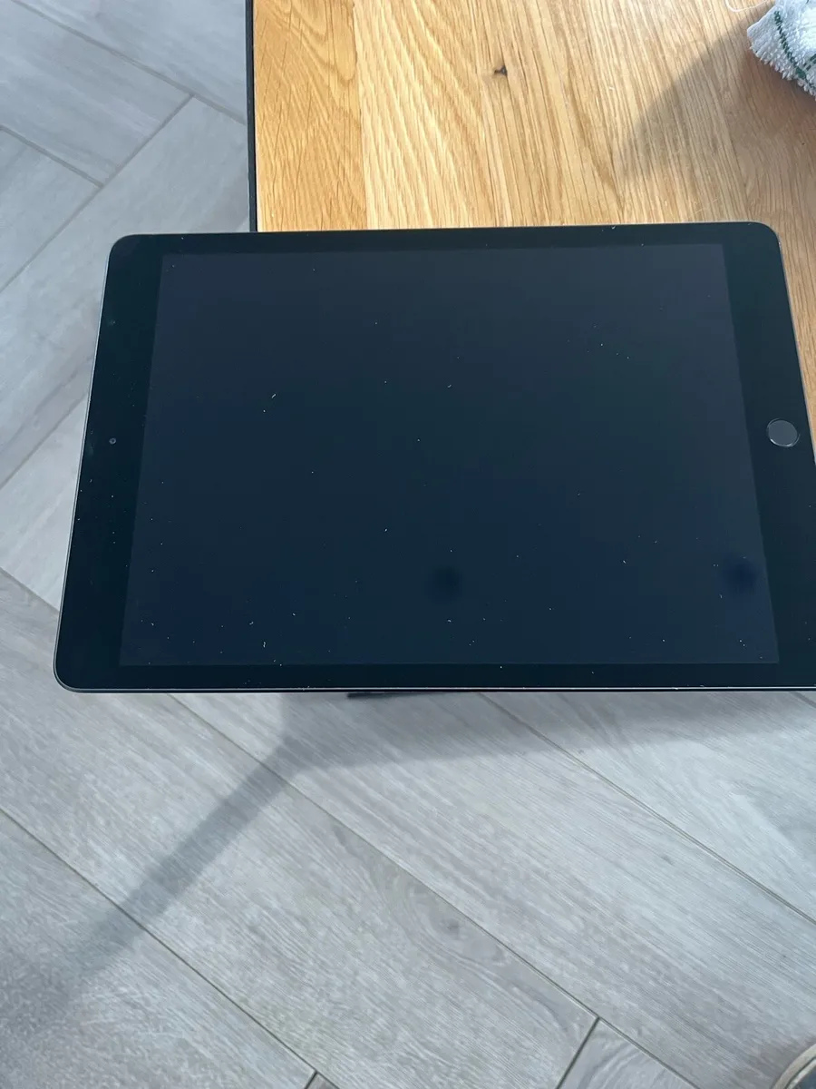 iPad 8th generation - Image 3