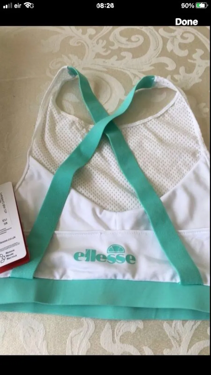 Ladies BNWT sports top size 8/10 €10 - Image 2