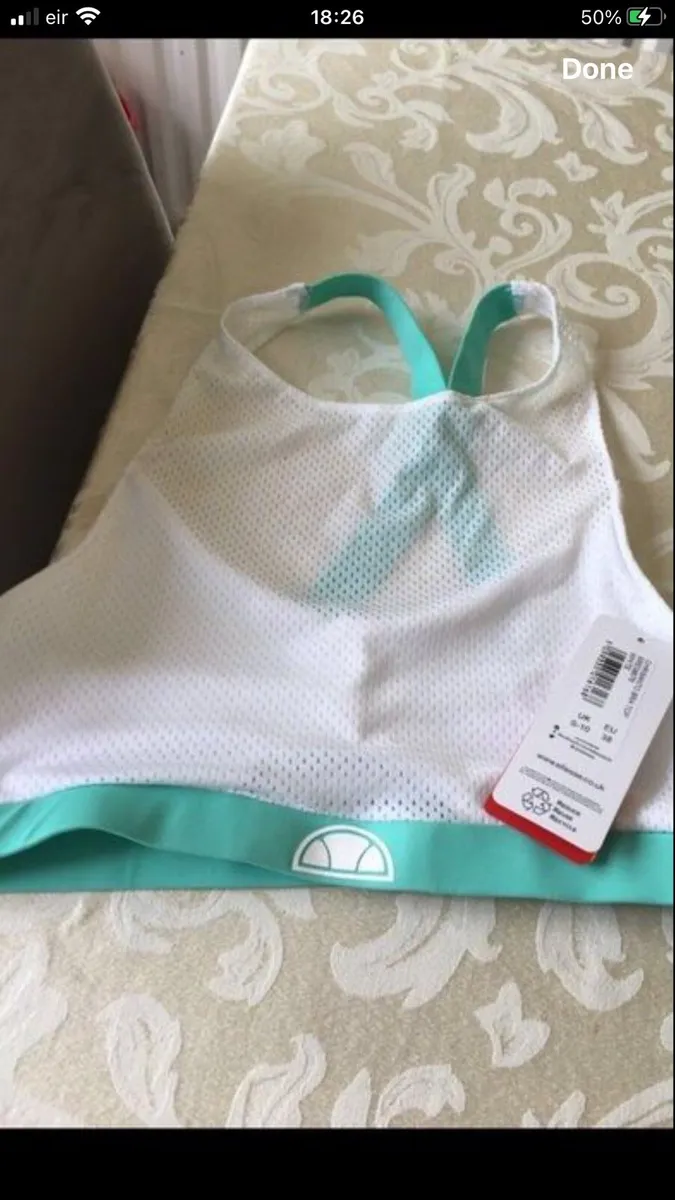 Ladies BNWT sports top size 8/10 €10 - Image 4