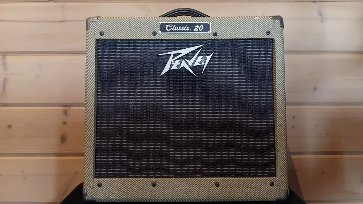 GUITAR AMPLIFIER-PEAVEY CLASSIC 20 - Image 1