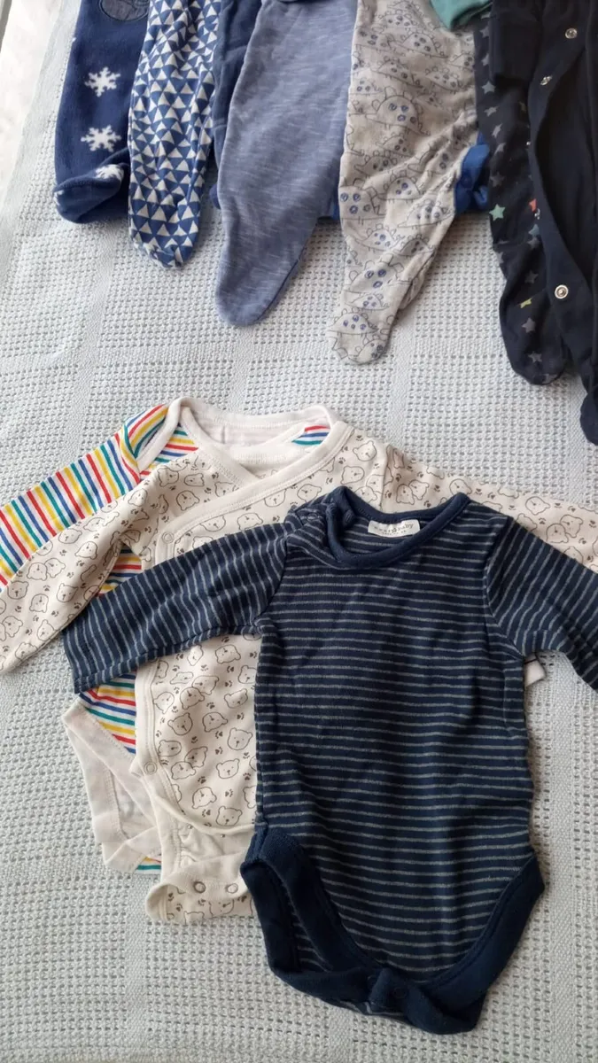 Baby boy clothes bundle 0-3monts, 2-6, 6-9,9-12,12 - Image 4