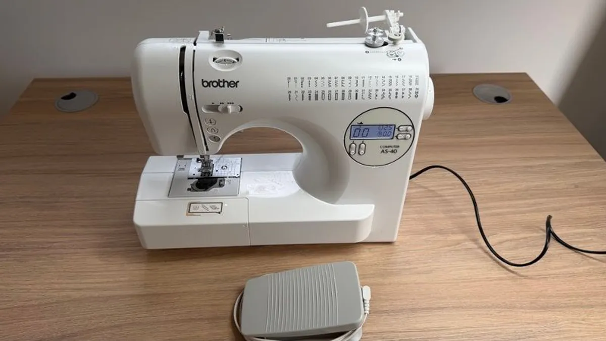 Brother AS 40 Sewing Machine (Excellent Condition) - Image 1