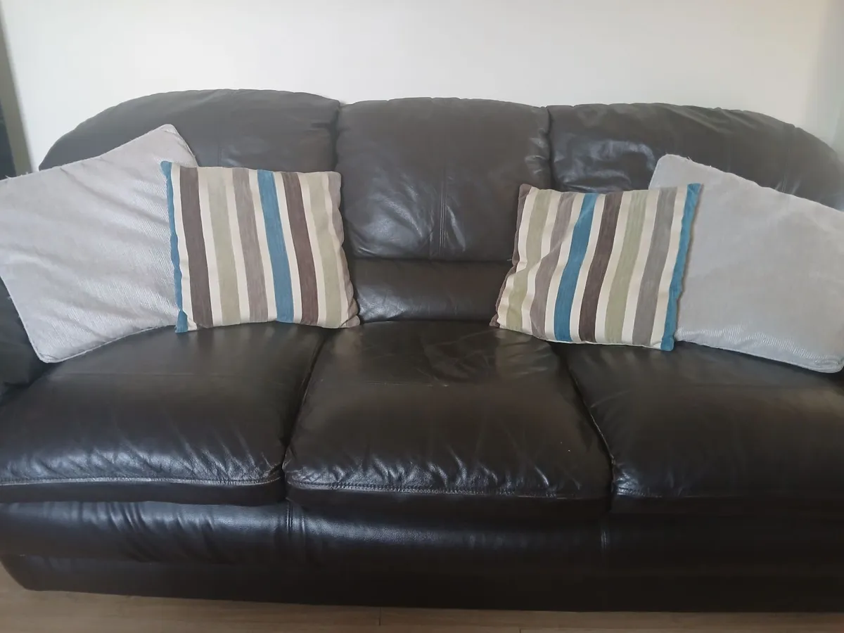 3 + 2 seater leather sofas - Image 2