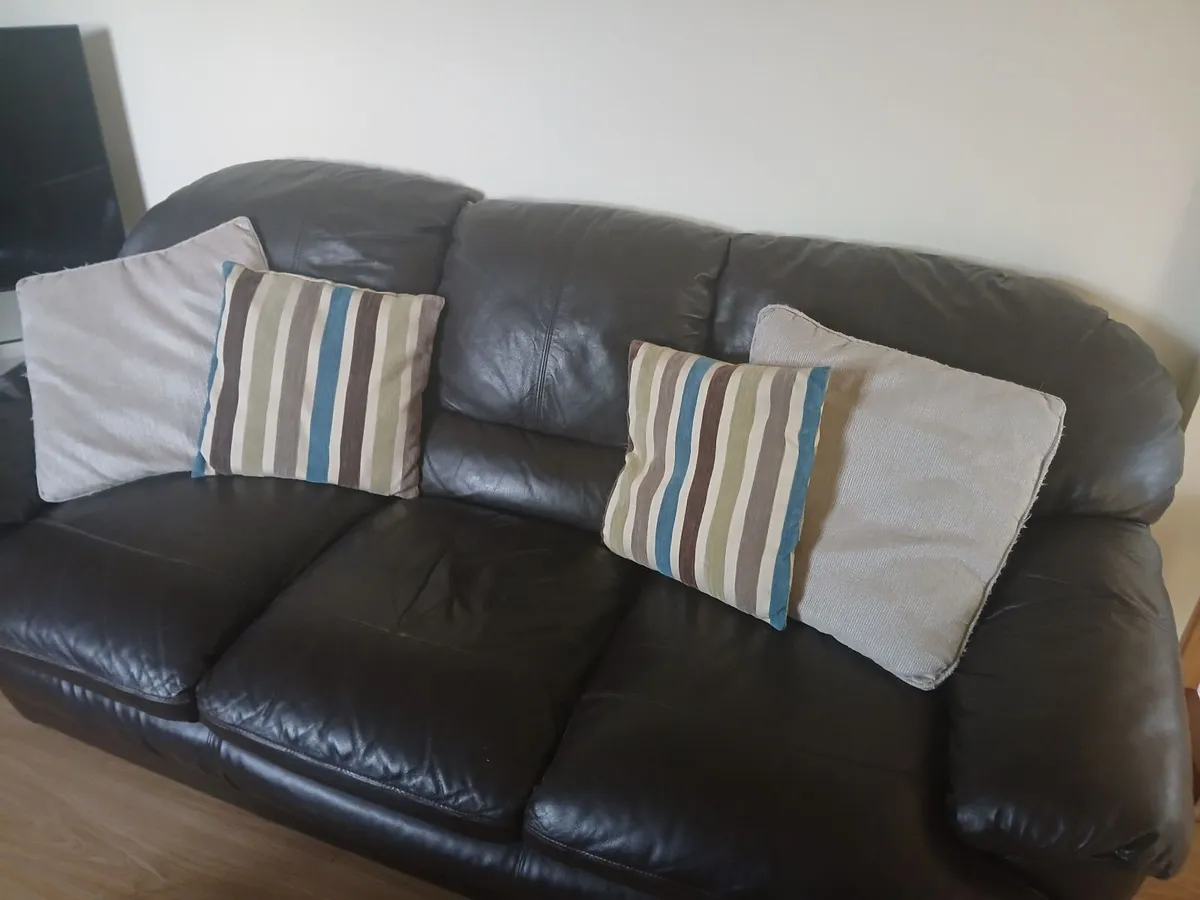 3 + 2 seater leather sofas - Image 1
