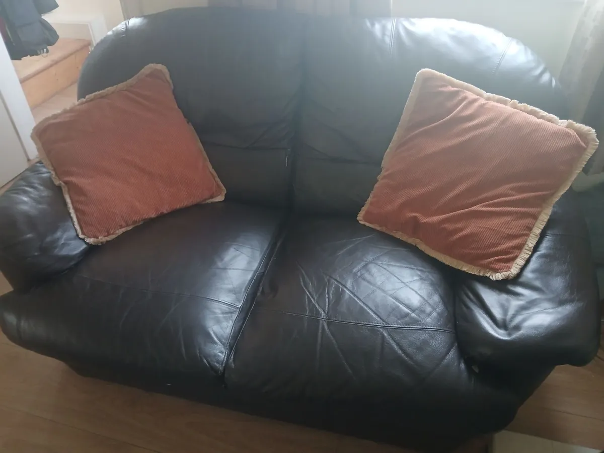 3 + 2 seater leather sofas - Image 3