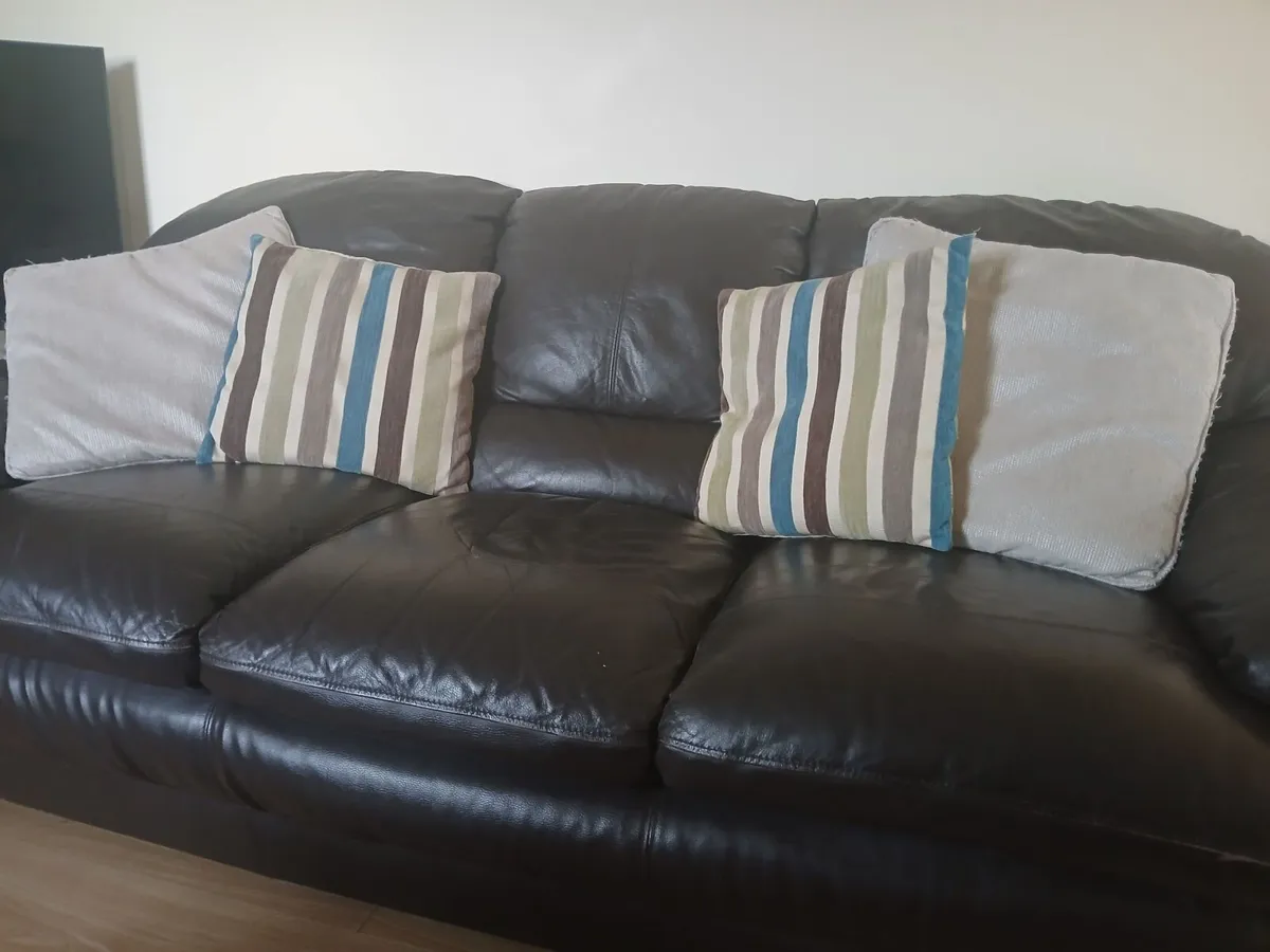 3 + 2 seater leather sofas - Image 4