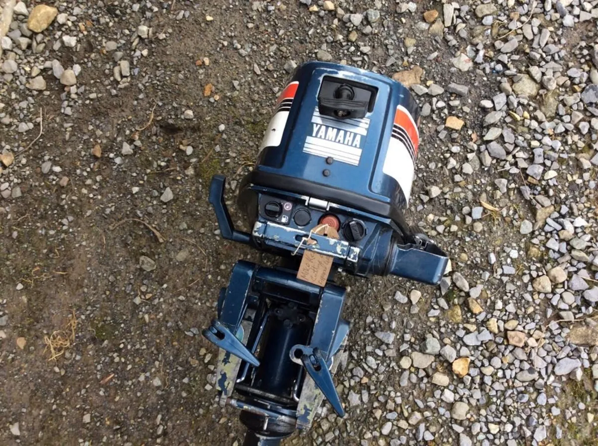 Lake boat Yamaha outboard engine - Image 4