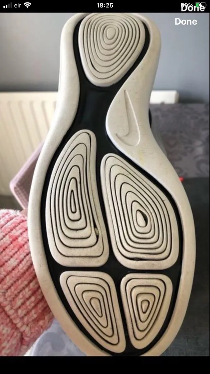 Mens Nike trainers size 8 €20 - Image 2