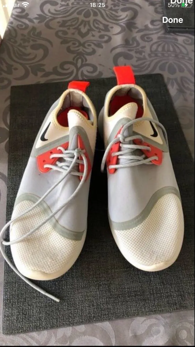 Mens Nike trainers size 8 €20 - Image 3