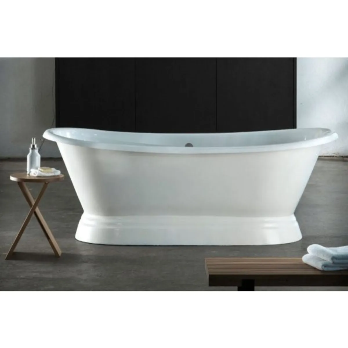 Versailles Double Ended Plinth Bath with Curve - Image 2