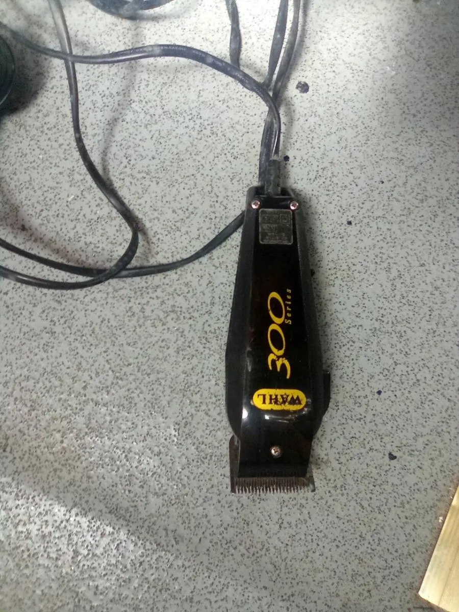 ELECTRIC. HAIR. CLIPPERS.  WITH.  7. ATTACHMENTS - Image 2