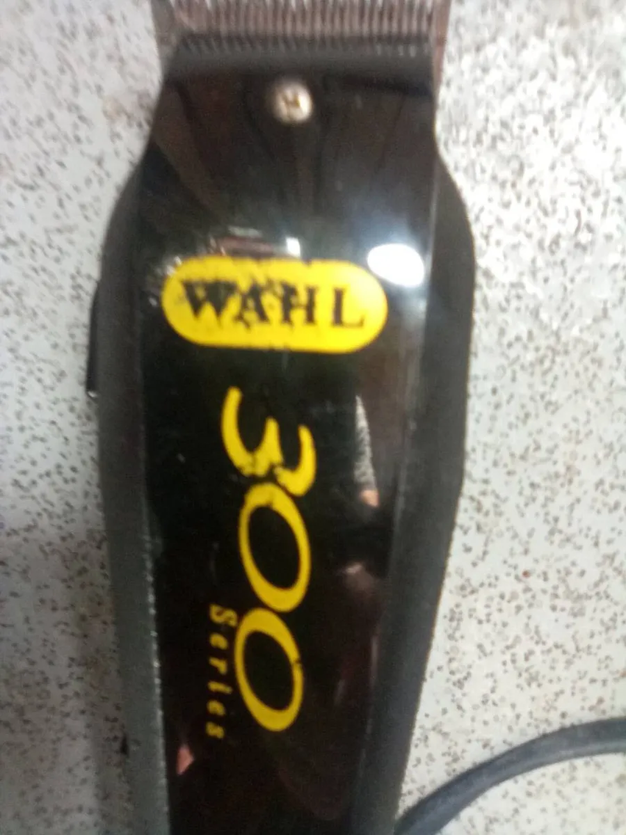 ELECTRIC. HAIR. CLIPPERS.  WITH.  7. ATTACHMENTS - Image 4