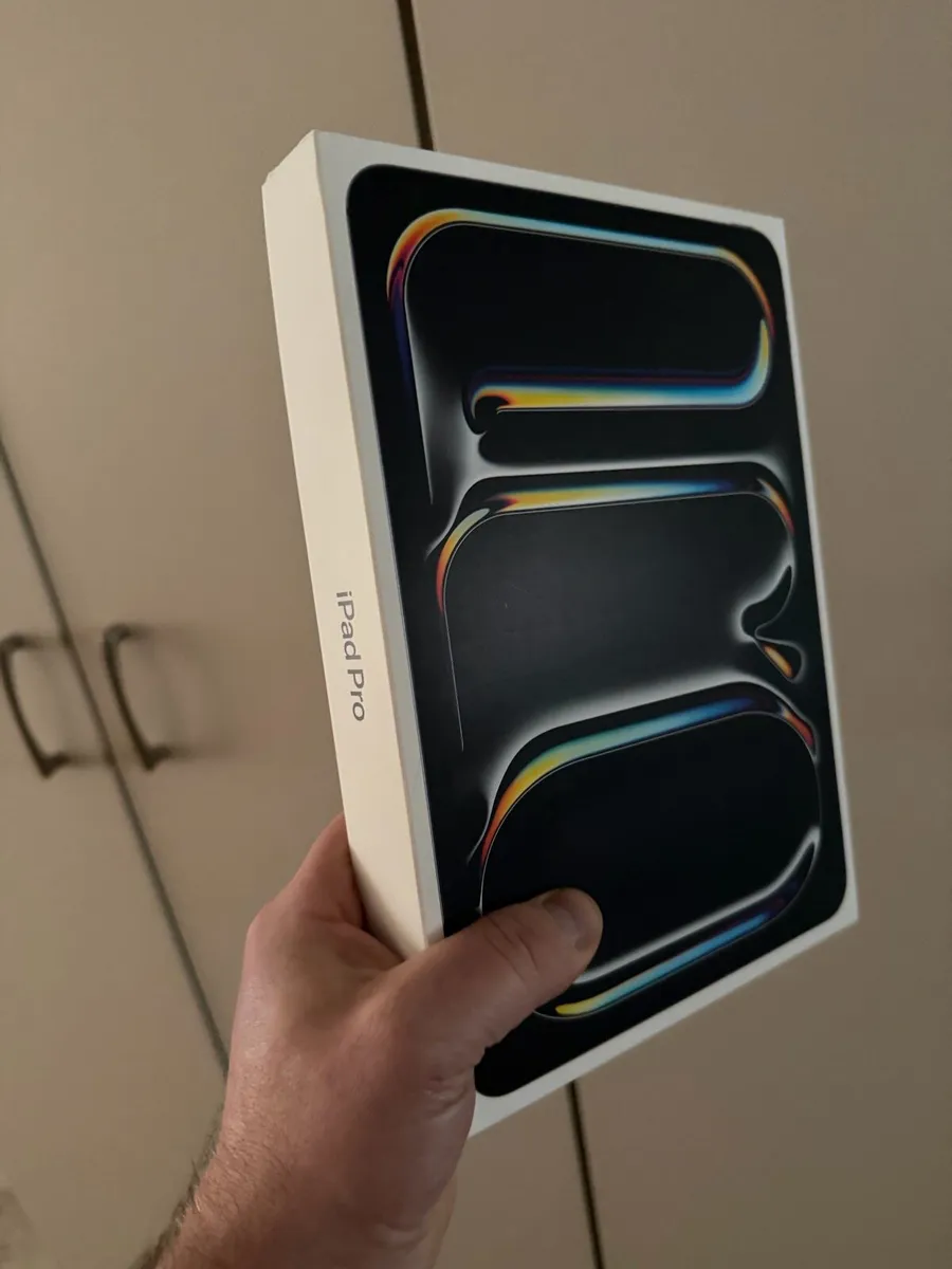 APPLE IPAD PRO 11” M4 + MAGIC KEYBOARD - Image 3