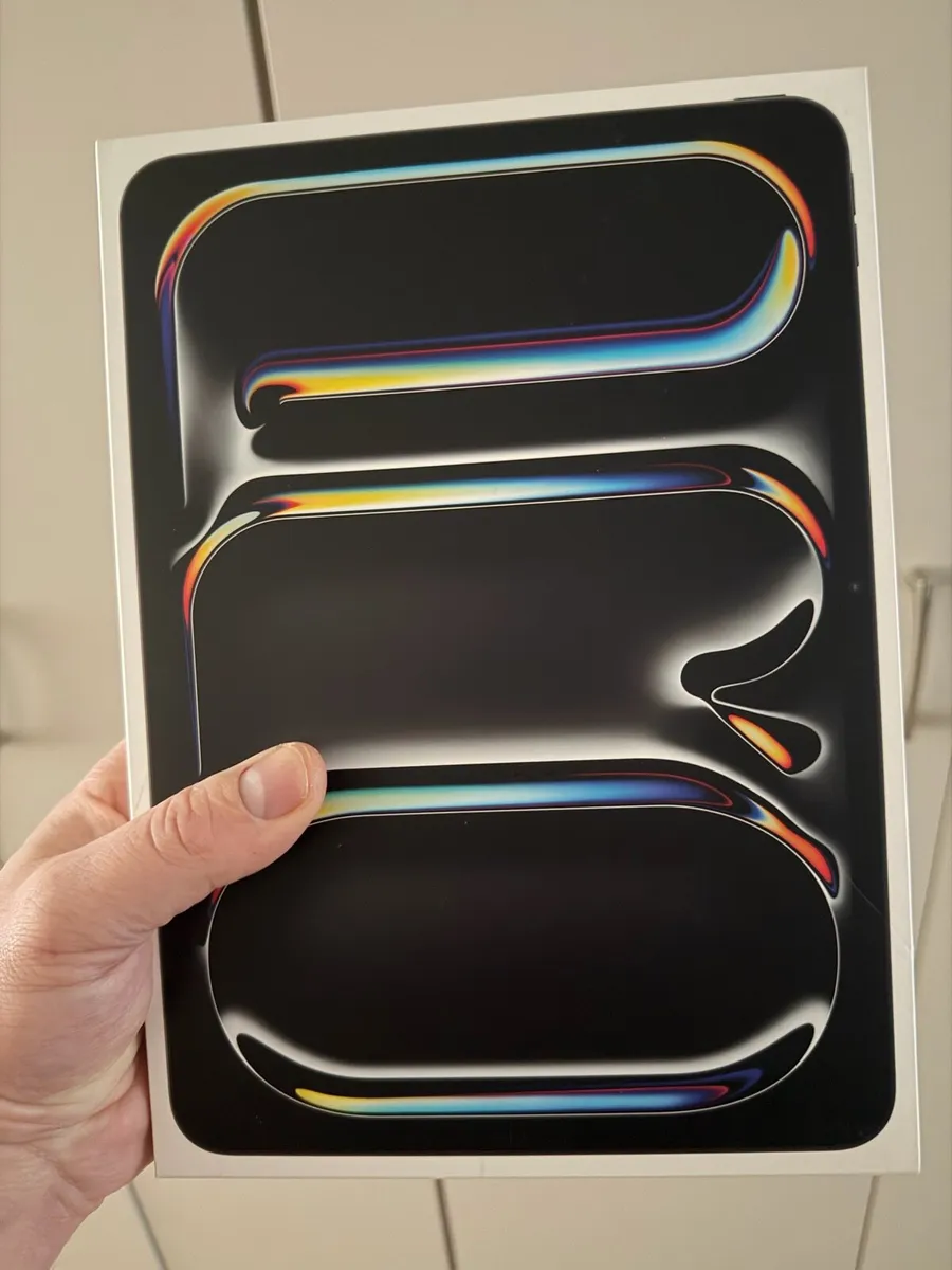 APPLE IPAD PRO 11” M4 + MAGIC KEYBOARD - Image 1