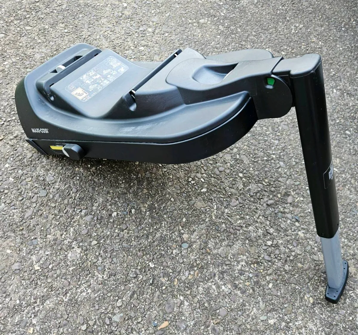 Maxi Cosi seat and base - Image 3