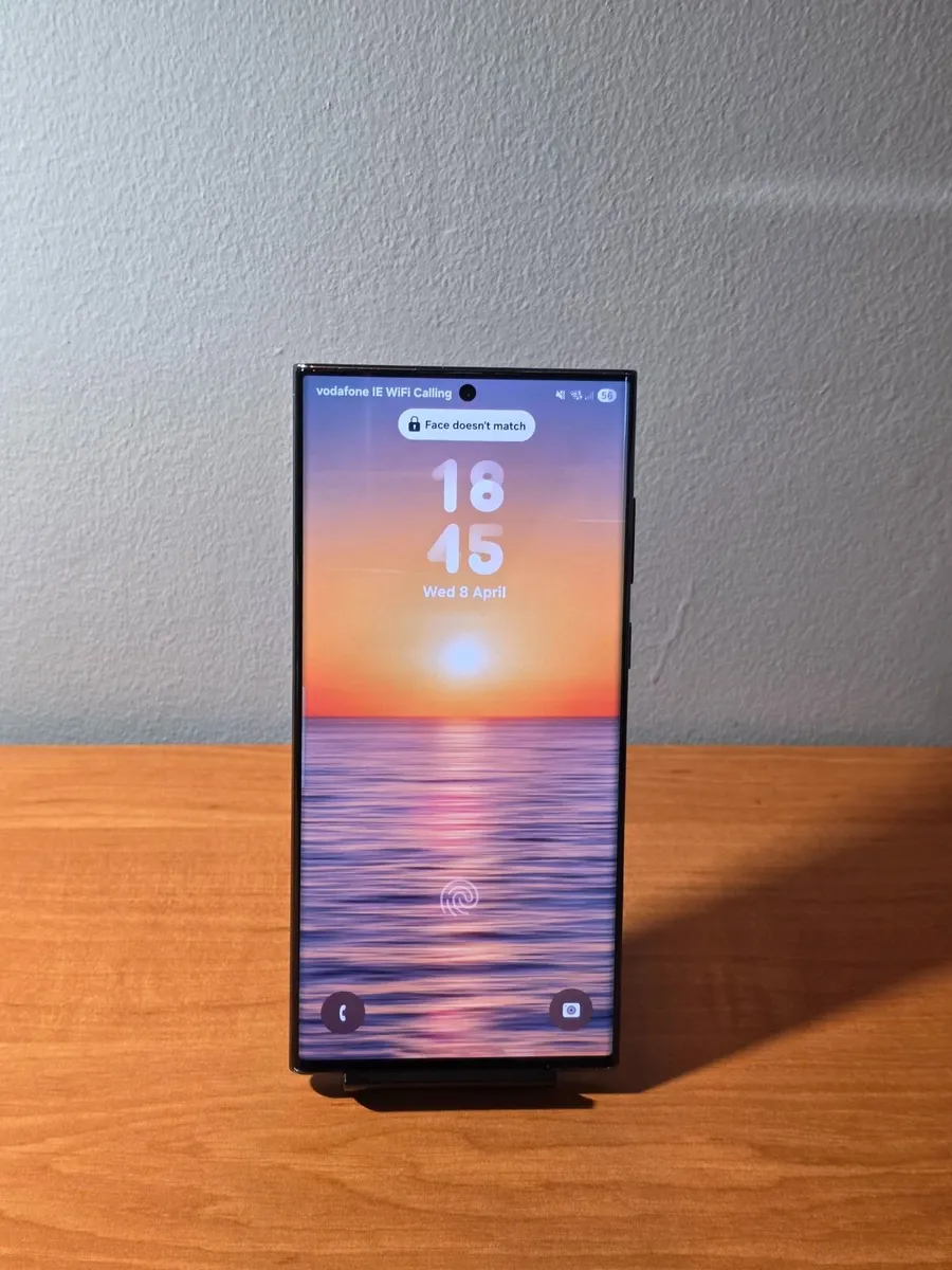 Samsung Galaxy S22 Ultra 5 G256GB- Like New-Black - Image 1