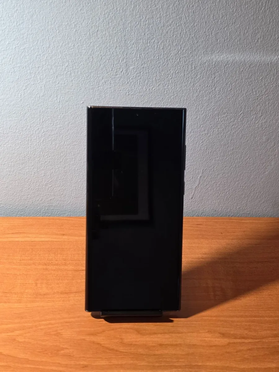 Samsung Galaxy S22 Ultra 5 G256GB- Like New-Black - Image 2