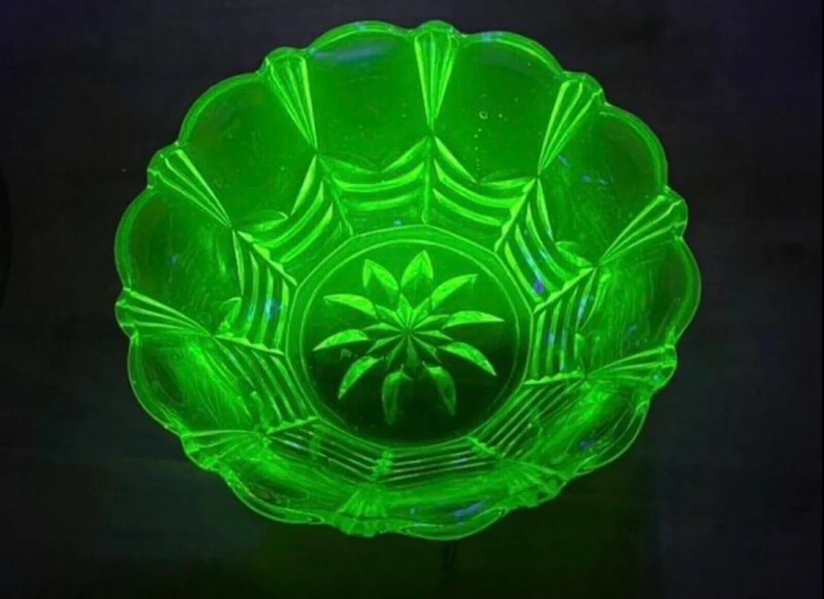 1930s Uranium Bowl - Image 1