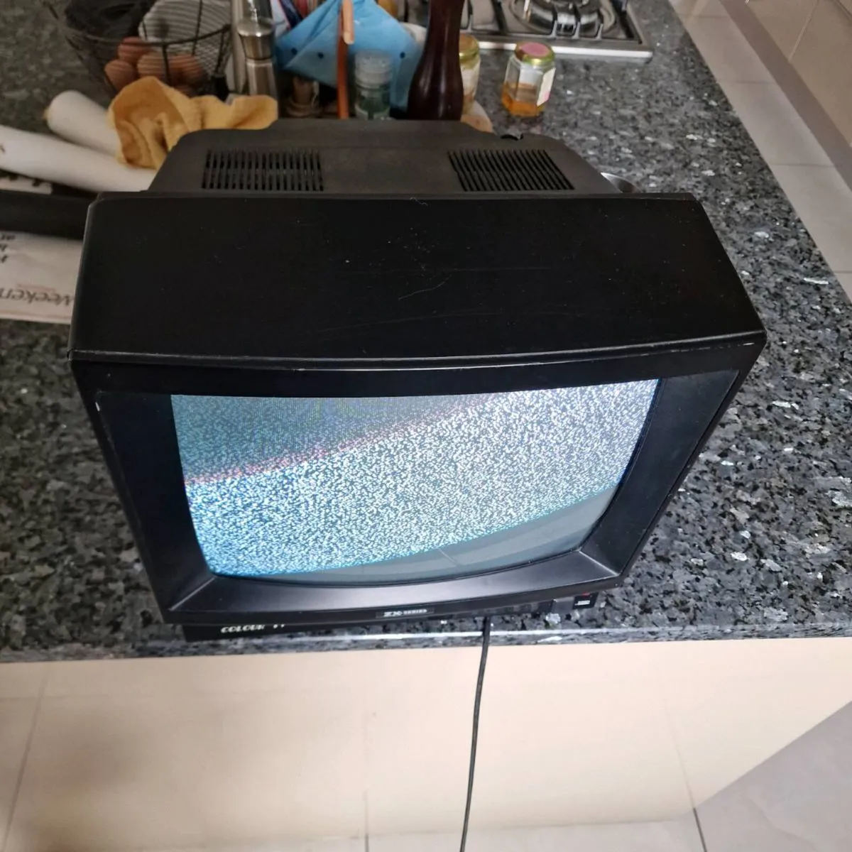 CRT 90s tv - Image 2