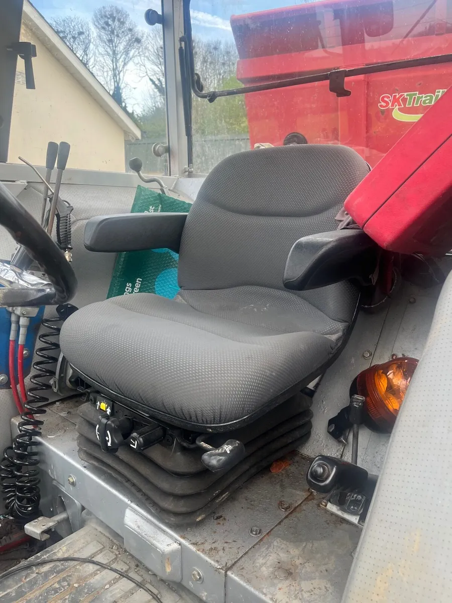 Massey Ferguson 365 Tractor - Image 2