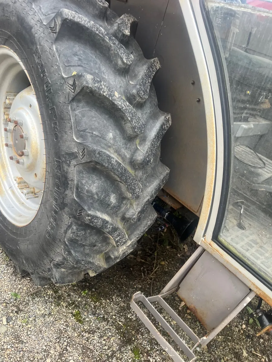 Massey Ferguson 365 Tractor - Image 3