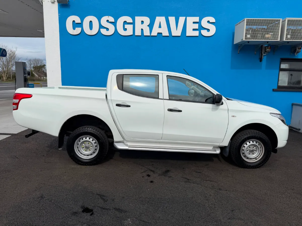 Mitsubishi L200 Business 6MT 4DR * 4 WHEEL DRIVE / - Image 2