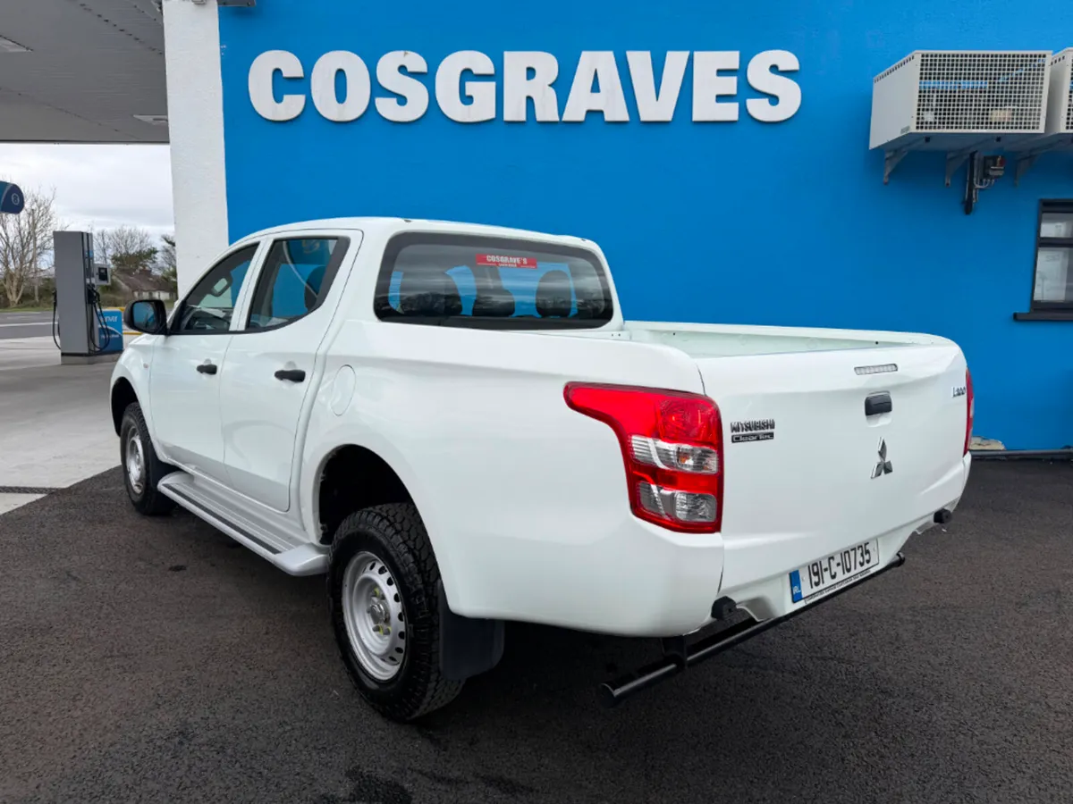 Mitsubishi L200 Business 6MT 4DR * 4 WHEEL DRIVE / - Image 4