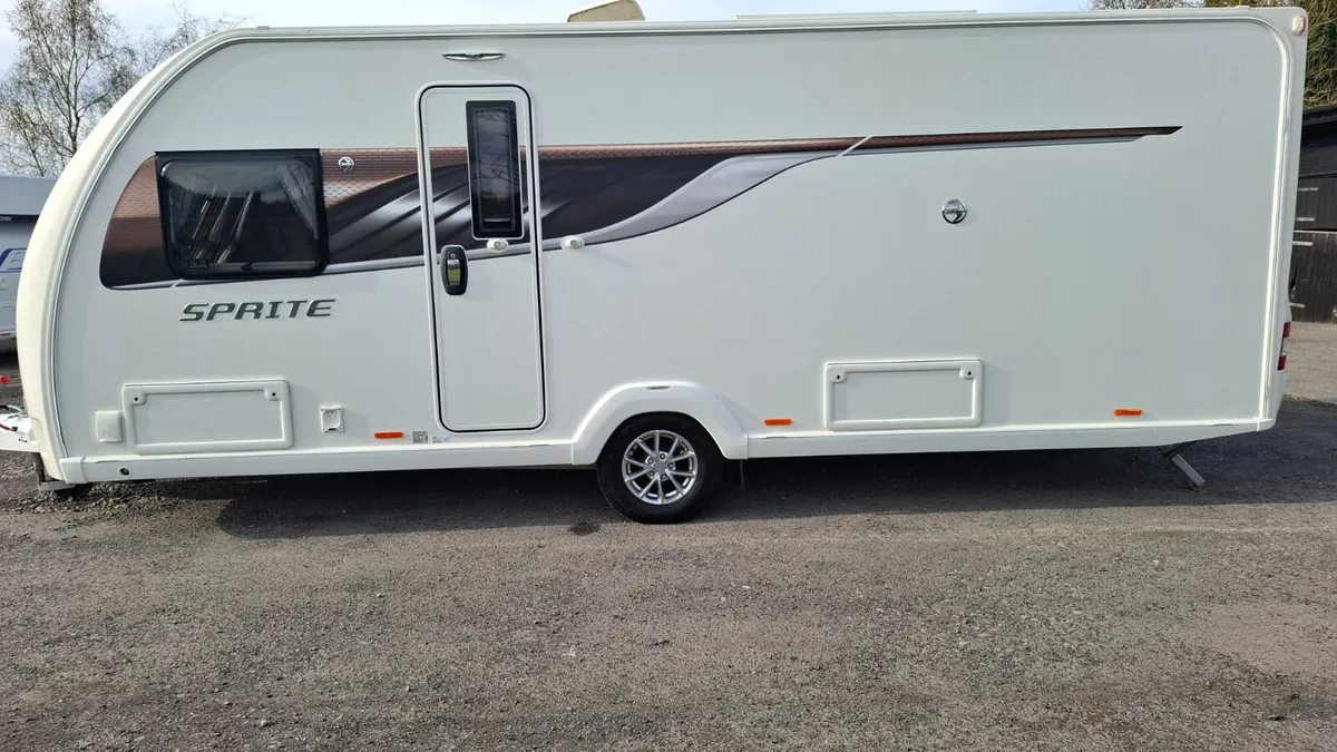 Swift Sprite Major Island Bed Caravan - Image 3