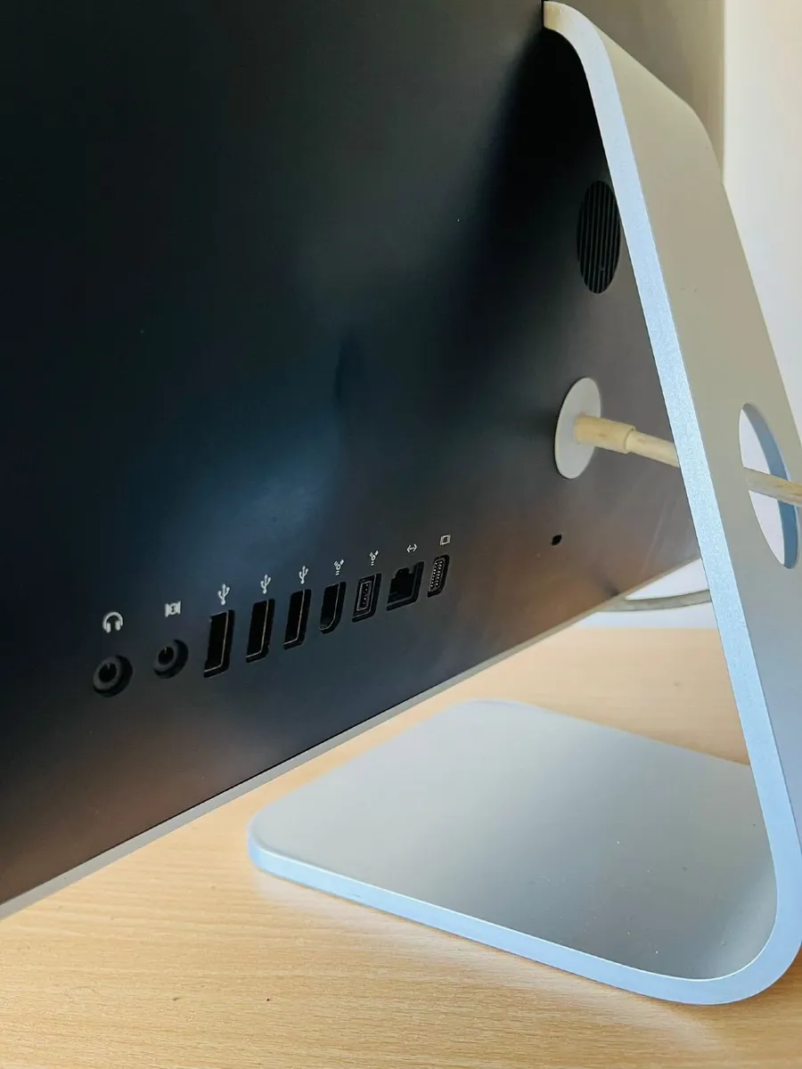 Apple Imac 8,1 - Image 2