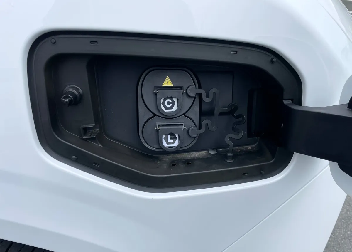 New All Electric Farizon Super Van L2 H2 - Image 2