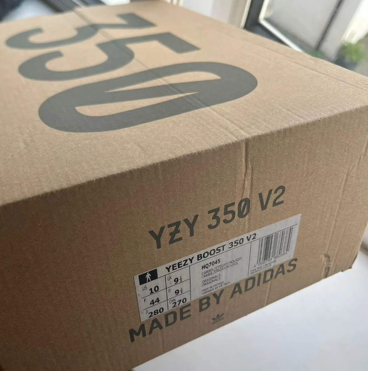 Yeezy Boost 350 V2 - Image 2