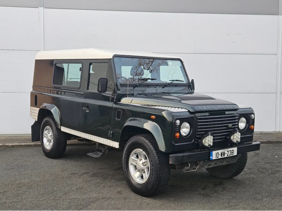 Land Rover Defender 110 2.5 300 TDI 5DR - Image 1